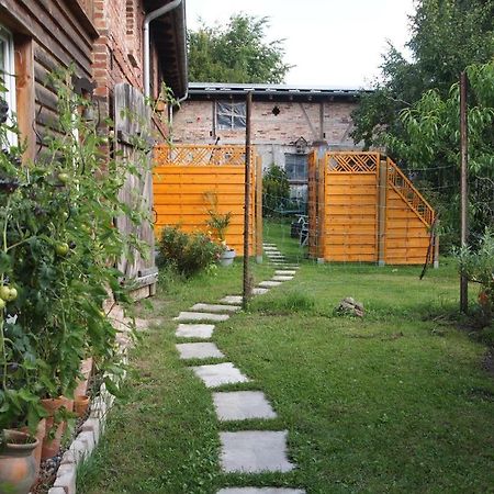 Neu Fewo Im Bauernhaus Mit Idyllischem Innenhof Und Naturgarten Mesekenhagen Exterior photo