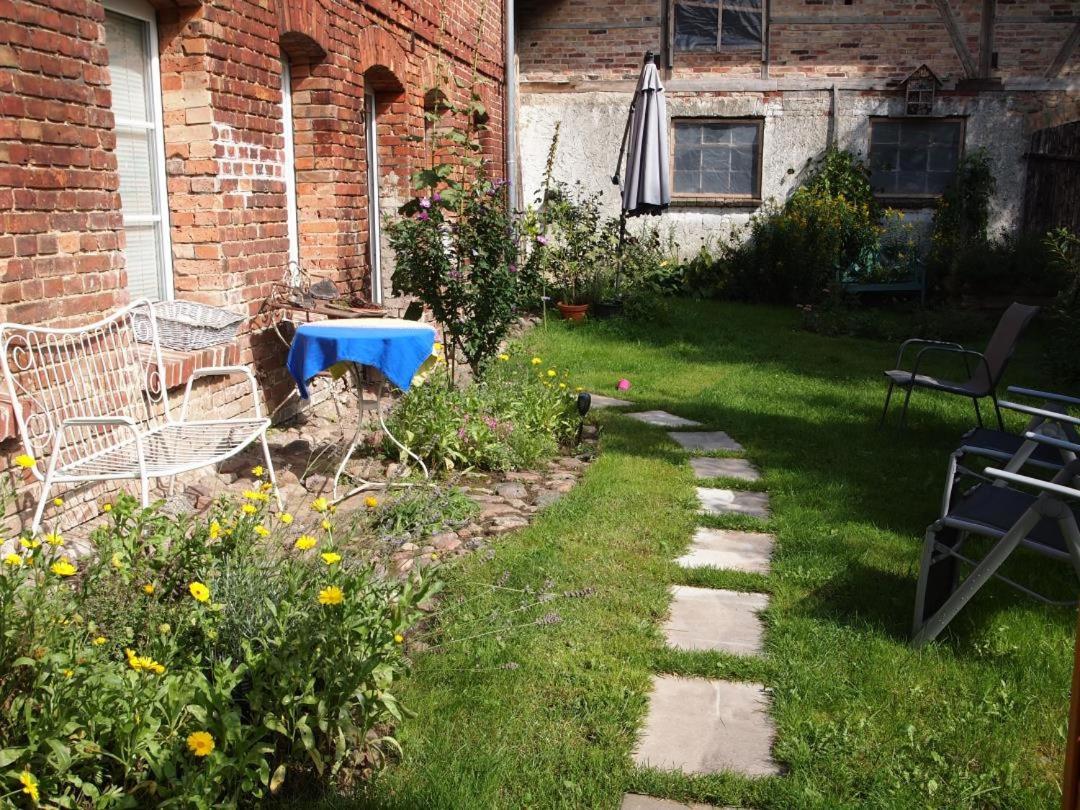 Neu Fewo Im Bauernhaus Mit Idyllischem Innenhof Und Naturgarten Mesekenhagen Exterior photo