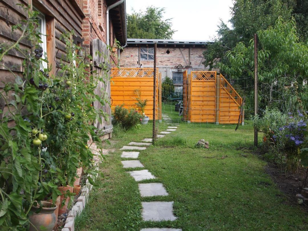 Neu Fewo Im Bauernhaus Mit Idyllischem Innenhof Und Naturgarten Mesekenhagen Exterior photo