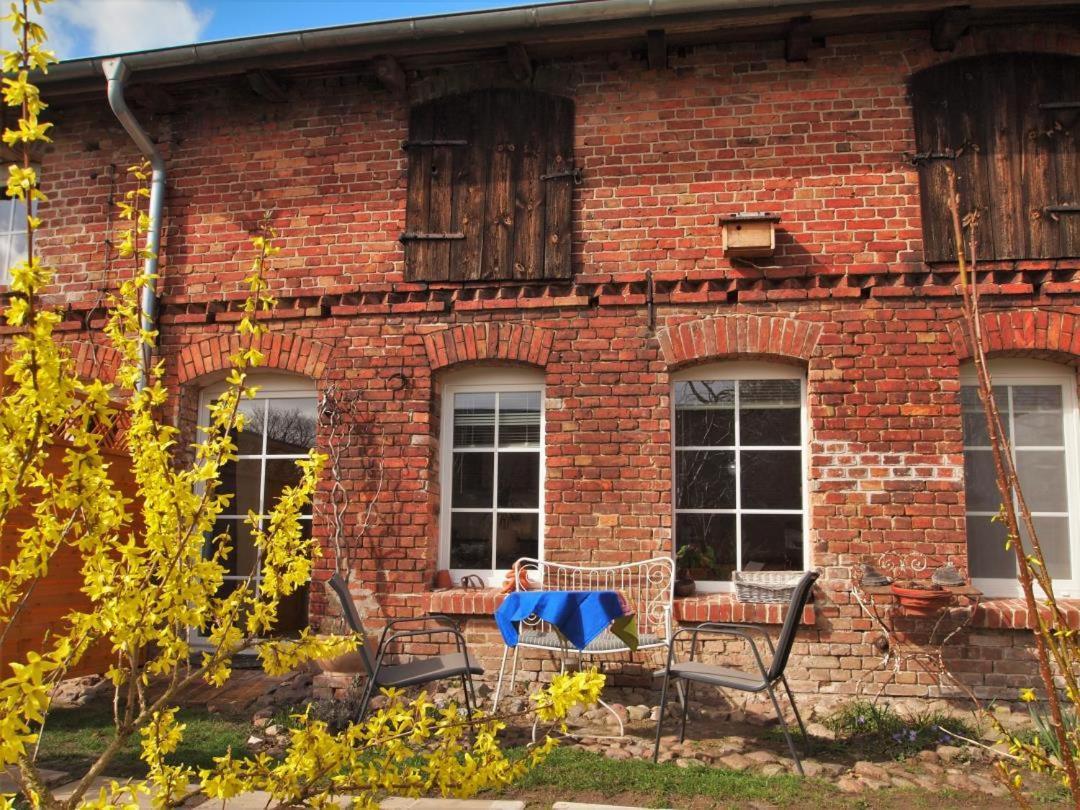 Neu Fewo Im Bauernhaus Mit Idyllischem Innenhof Und Naturgarten Mesekenhagen Exterior photo
